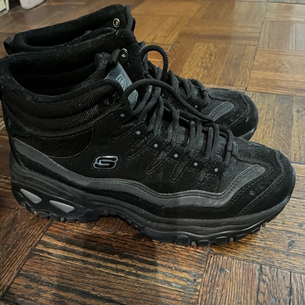 SKETCHERS HIGH TOP GOOD WALKING SNEAKERS , like new 7.5